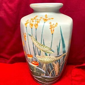 Beautiful Vintage Toyo Chinese Gold Accent Floral Vase Macao 12”Gray Handpainted